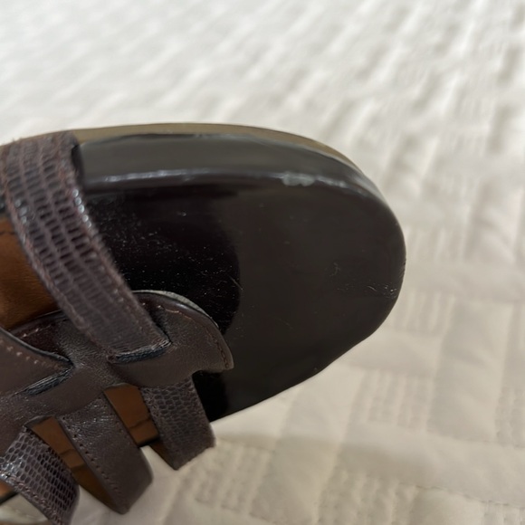 Kenneth Cole Reaction shoe size 6.5, Brown T strap sandal, closed heel - Picture 10 of 11